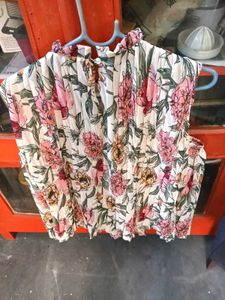 Floral Print Sleeveless Top