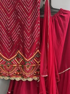 Red Embroidered Kurta Set (L)