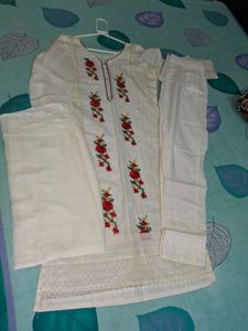 Elegant White Embroidered Kurti
