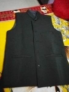 Sleeveless Black Modi Jacket
