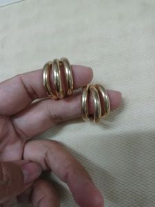 GOLDEN COLOUR EARRING