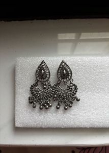 2 LIGHWEIGHT EARRINGS