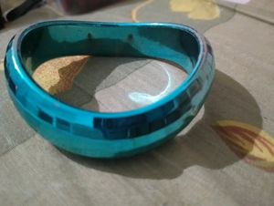 2 Bracelets