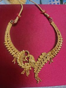 Elegant Gold Tone Necklace
