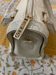 Elegant Esbeda Handbag