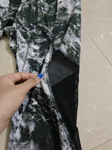 Marble Print Cropped Leggings