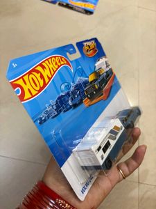 Hot Wheels Track Fleet - Volvo 240 Estate