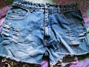 Ripped Short Jeans,Shorts
