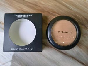 MAC Extra Dimension Skinfinish
