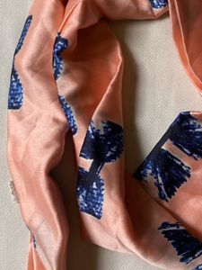 Stylish Scarf with Bow Print
