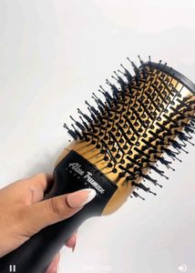 Alan Truman Gold Blow Brush