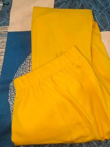 mustard yellow leggings!