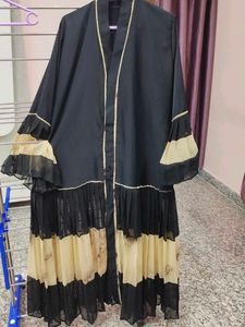 Elegant Black Abaya with Pleated Detail