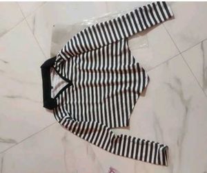 BLACK STRIPE V NECK LYCRA TOP