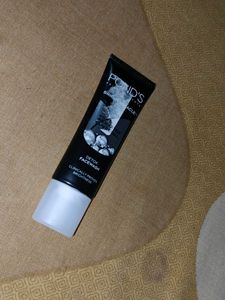Pond&#39;s Detox Facewash