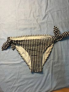 BIKINI BOTTOM