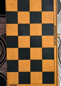 Foldable Wooden Chess Board With 32 Pawns