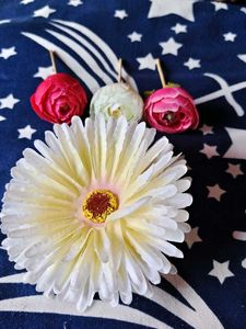 Beautiful hair bun gajra 3 rose🌹 and 1 sunflower