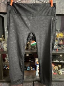 Croc Print 3/4th Leggings