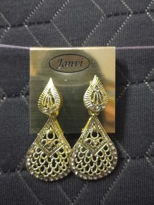 Janvi Gold Teardrop Earrings