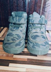 Branded shoes, very nice and Comfortable.