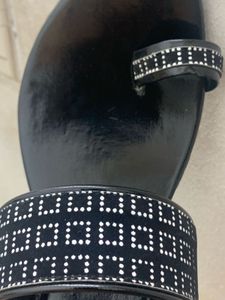 Stylish Black Toe Ring Flats