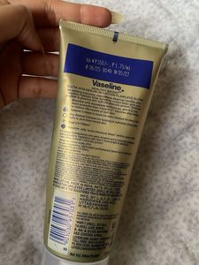 Vaseline Gluta-Hya Flawless Glow