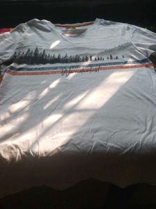 White&Red T-shirt