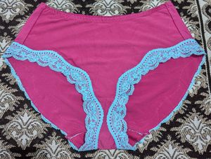 Triumph Smooth microfiber Hipster With Lace