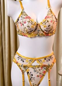 Floral Embroidery Underwire Garter Lingerie Set 🔥