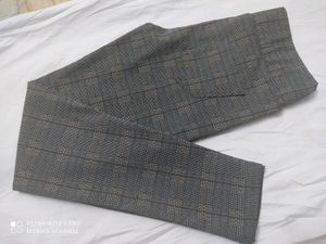 price dropped!! Women black & White checked trouse