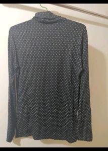 Turtle neck polka dot sweater style
