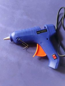 Gluee Gun