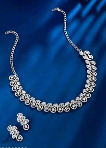 Elegant Silver Necklace &amp; Earring Set
