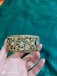 Broad Jadau Kada ( 1 Pcs) &amp; Tiara