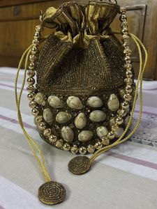 POTLI SIZED GOLD POUCH