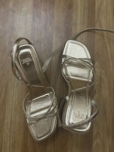 Zara Golden Wedges ✨