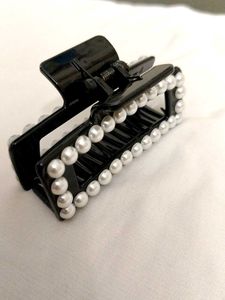 Pearl Hair Claw Clip