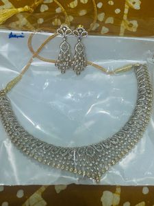 White Stone Neckpiece set