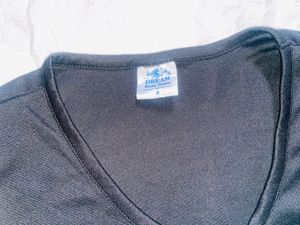 Women&#39;s Black V Neck Crop TopLong Sleeve