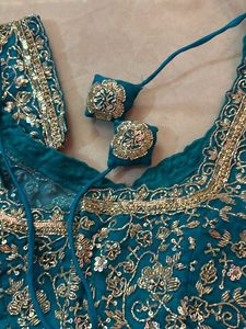 Beautiful Boutique Blouse With Pad