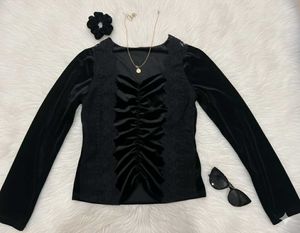Pretty Sweetheart Neck Black Top