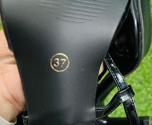 Chic Black Heeled Sandals