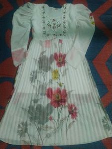 1 pic beutiful gown