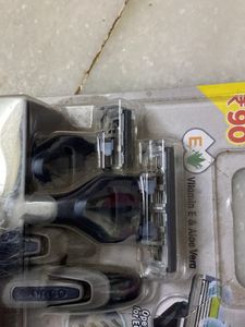 DORCO RAZOR SET