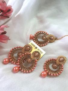 Ethnic Earrings And Maangtika Set With A Free Pendant