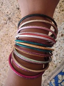 Multicolored  Metal bangles, which is in 2.6 size