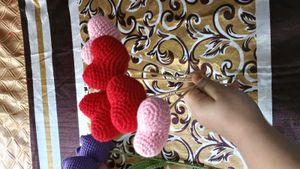 Crochet Heart Pops