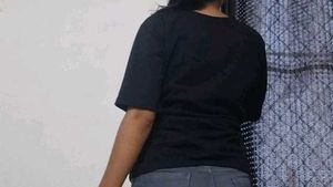 BABE Graphic Print Tee