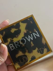 Huda Beauty Toffee Brown Eyeshadow